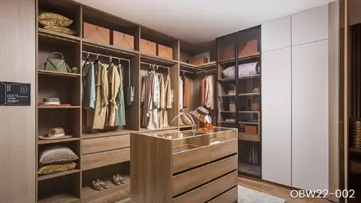[OBW22-002] Modern Walk-in Closet with Island OBW22-002